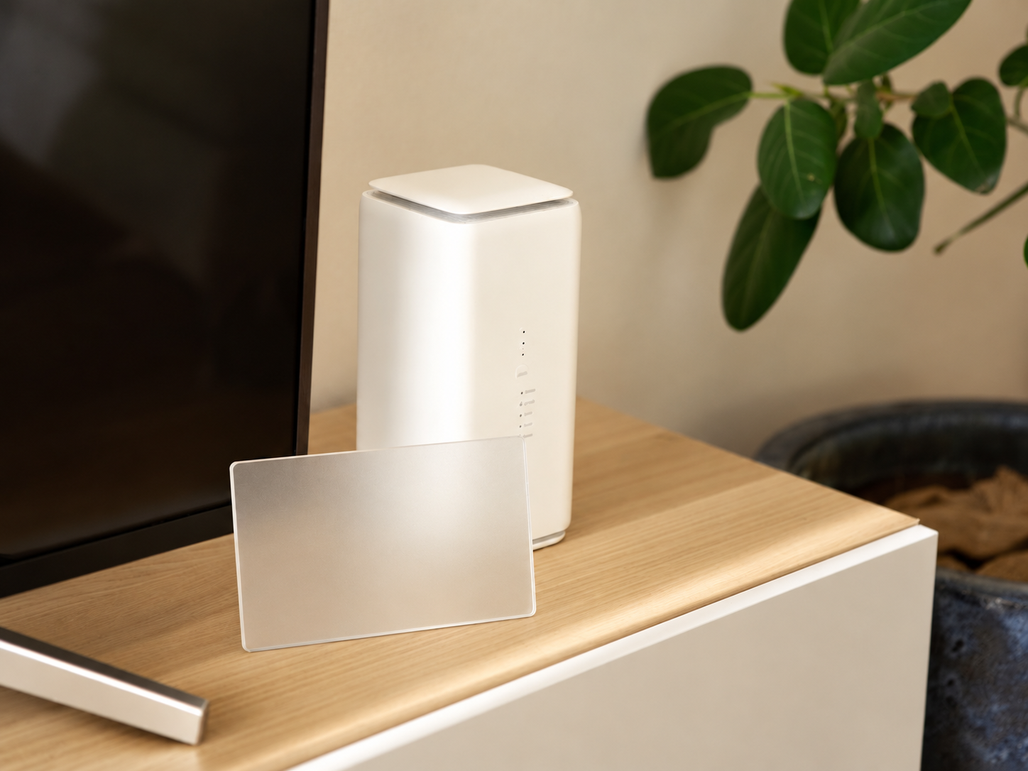 コンセントに挿すだけですぐ使えるホームルーターは賃貸住宅に向いている？