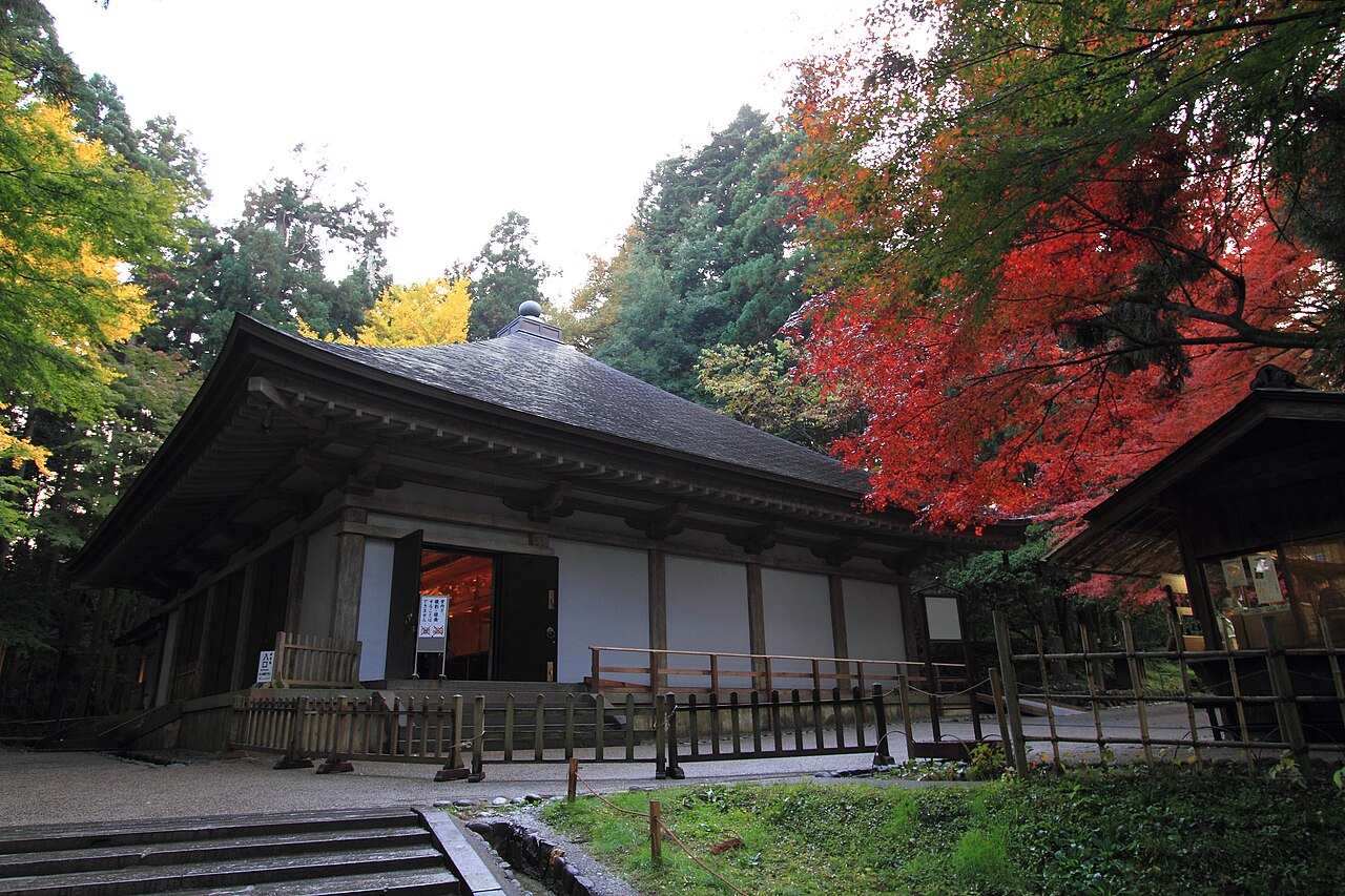 秋の中尊寺金色堂